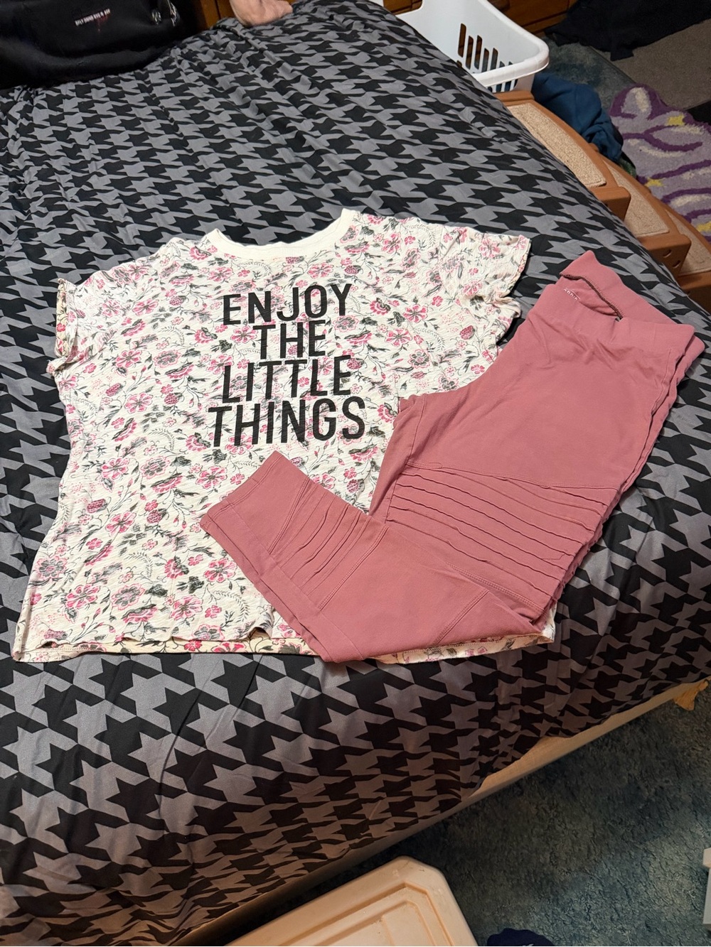 OUTFIT torrid Mauve-Pink Ribbed Leggings and tee